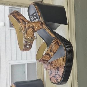 Animal print Platform Snake Print Platform NWT size 10